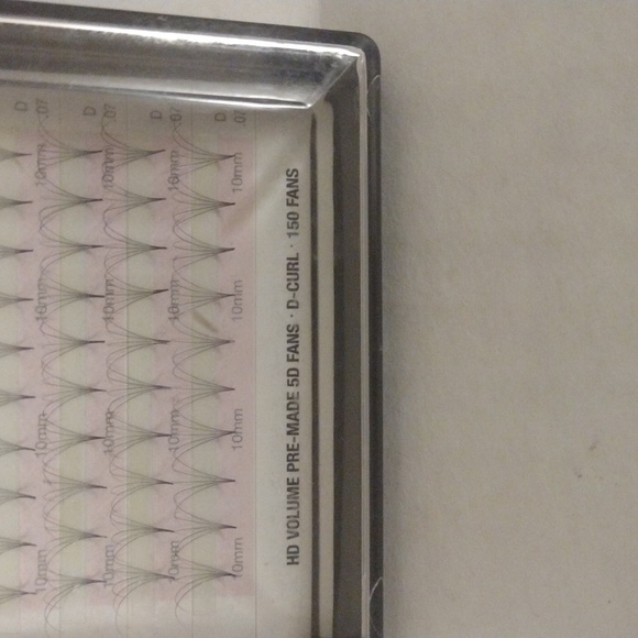 JB Lashes Pro pre-made fans - Picture 2 of 3